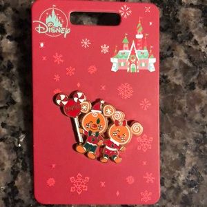 Disney 2020 Gingerbread Holiday pin NWT